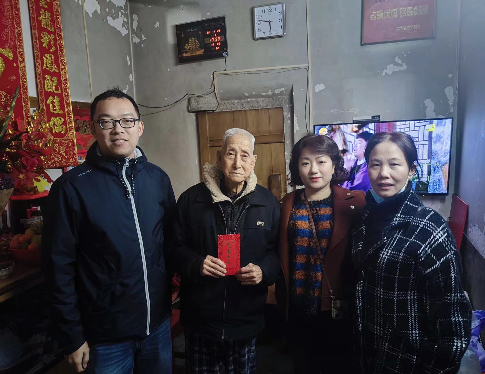 新春慰問(wèn)送溫暖 天寒情深暖人心.JPG