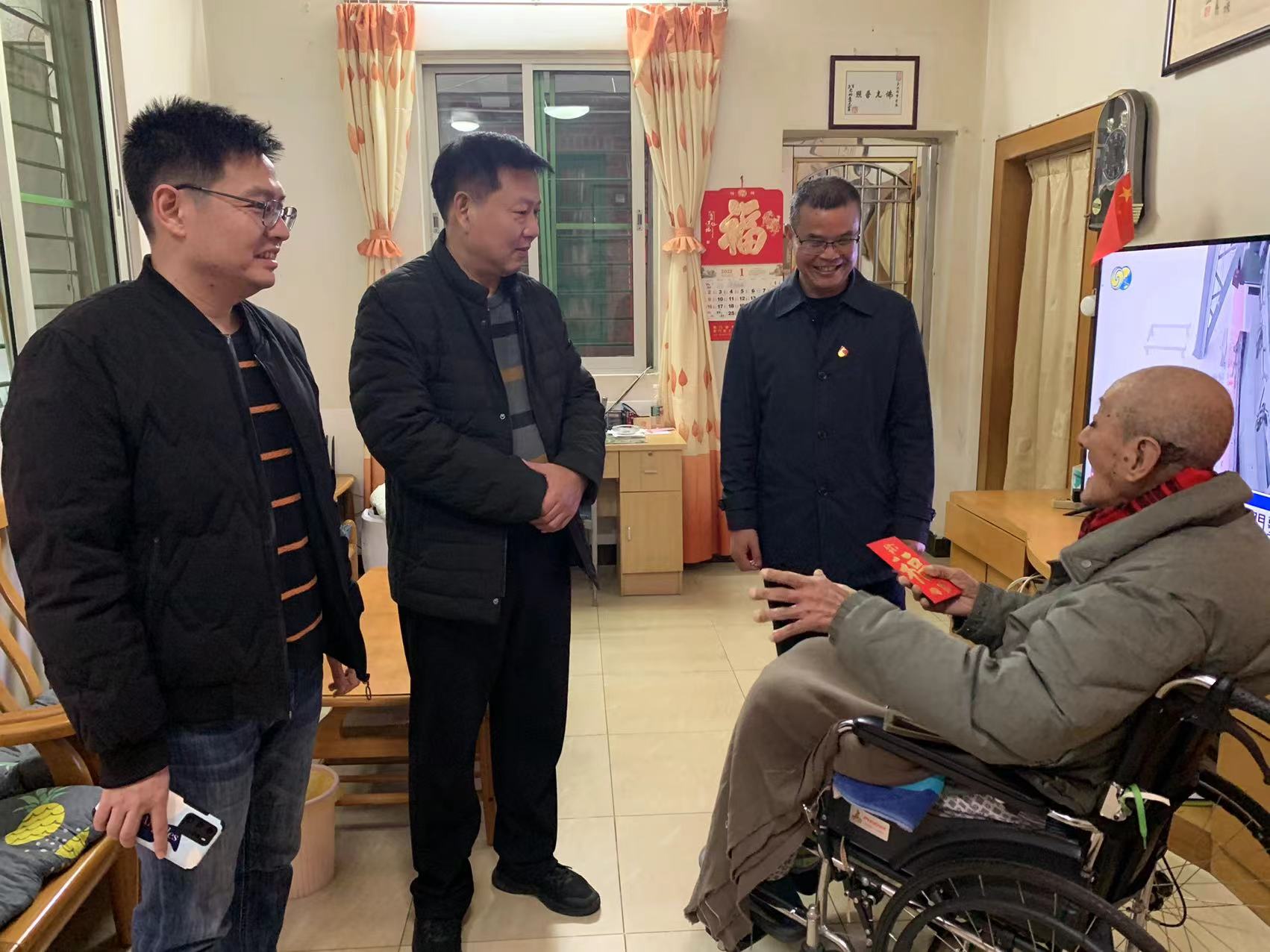 新春慰問(wèn)送溫暖 天寒情深暖人心1.JPG